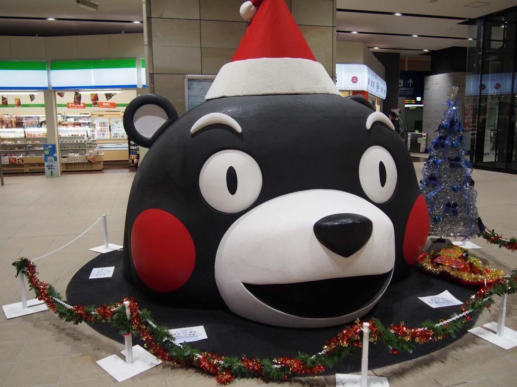 熊本駅のでっかいくまモン