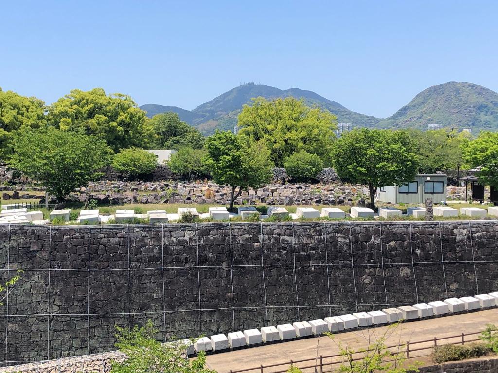 2500個もの石垣の石が保管されている