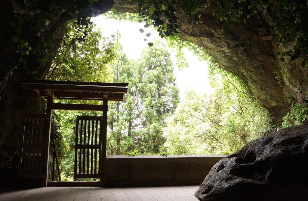 霊厳洞 [撮影時期：5月12時頃]