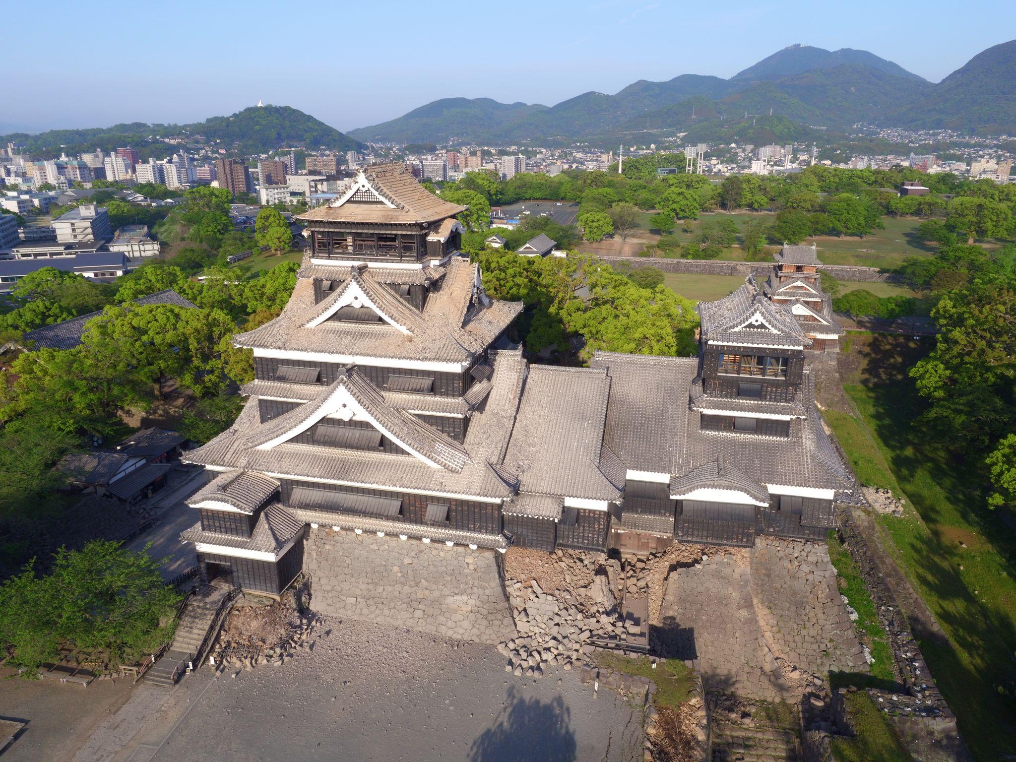 天守閣(地震後)