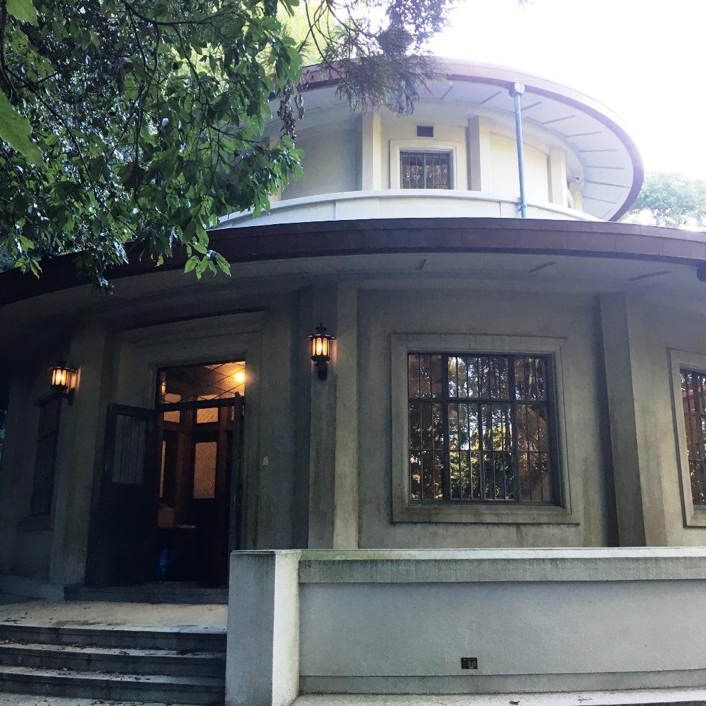 三賢堂正面