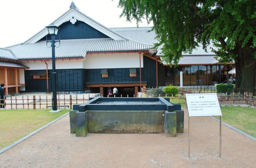 本丸御殿前の井戸 [撮影時期：10月10時頃]